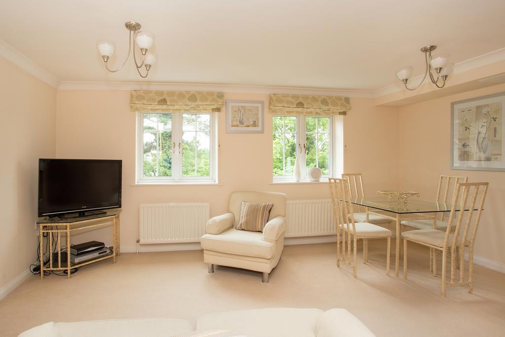 Basingstoke Apartments - Westlands House, City Centre, Home-From-Home 外观 照片